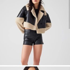 Hello looking for this coat is size 2xl thank you message me